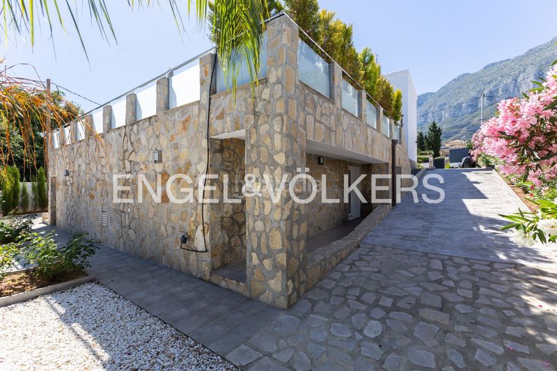 Foto 30710b02-d5ce-4e6e-bfc2-f7d4c5a613a4. Casa amb calefacció aparcament piscina a El Montgó Dénia