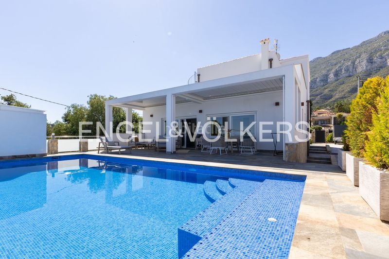 Foto df32e711-f7c9-4e32-b015-f429105c05d8. Casa amb calefacció aparcament piscina a El Montgó Dénia