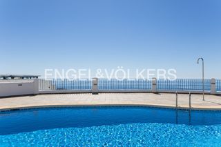 Casa adossada a Las Atalayas-Urmi-Cerro Mar. Casa pareada con vistas al mar y casco histórico de peñíscola