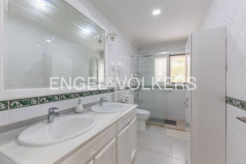 Foto 4e84be15-7828-4ceb-a868-630367894bb2. Casa amb calefacció aparcament piscina a El Vedat - Santa Apolonia Torrent