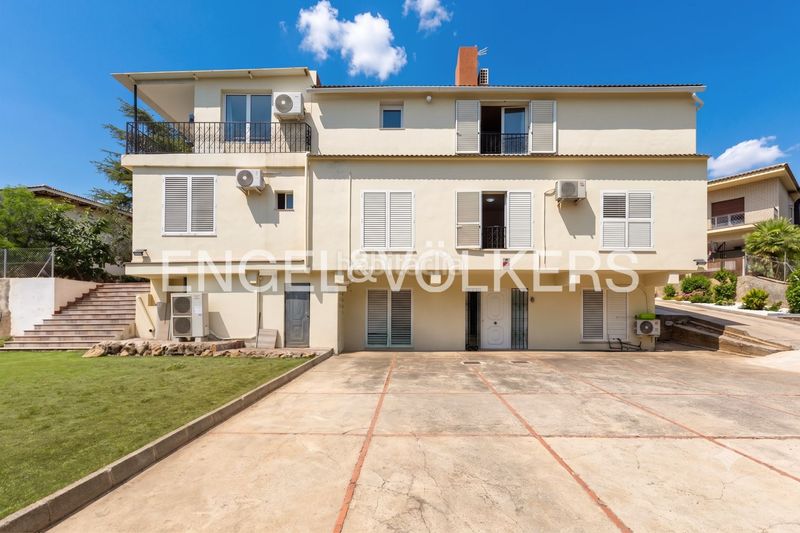 Foto ad992ee0-2d8b-4434-a793-00f021129059. Casa amb calefacció aparcament piscina a El Vedat - Santa Apolonia Torrent