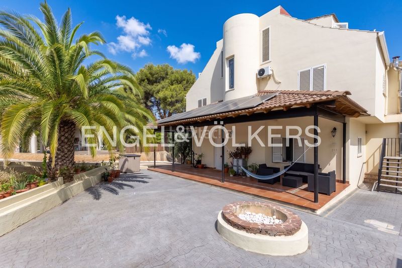 Foto b01227a7-d799-4b3a-a296-f38def47779e. Casa amb calefacció aparcament piscina a El Vedat - Santa Apolonia Torrent