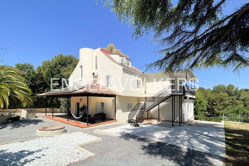 Foto 5a33d271-4077-40f5-a383-a4da0de6aa63. Casa amb calefacció aparcament piscina a El Vedat - Santa Apolonia Torrent