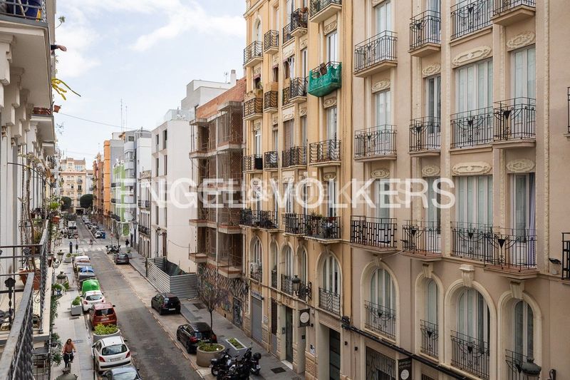 Foto 18b98874-3b26-433a-950a-f6e9ee82e610. Lloguer pis amb calefacció a Russafa Valencia