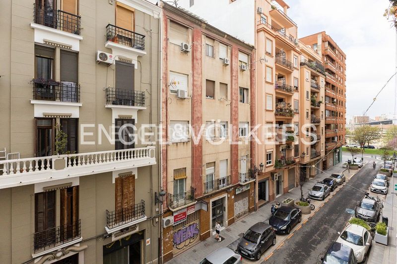 Foto 26e95d09-4c79-4c03-ba21-9cfd07e73104. Lloguer pis amb calefacció a Russafa Valencia