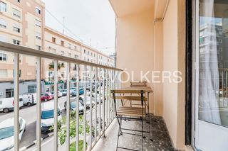 Lloguer Pis  Carrer de ramiro de maeztu. Disponible desde julio  piso reformado con terraza en camins al