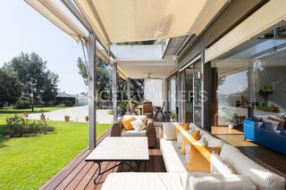 Rent House in Olocau. Fantástica casa con 4.000m2 de jardín y piscina