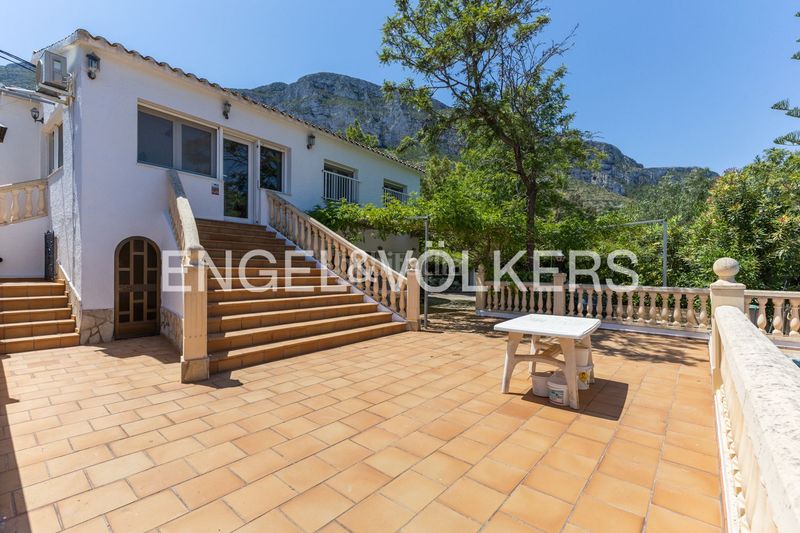 Foto 41012bd9-6369-4cc2-953c-28ea56a46bfa. Casa amb calefacció aparcament piscina a El Montgó Dénia