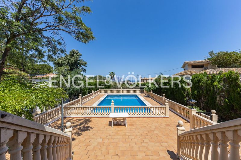 Foto 786654de-fae1-4e02-873b-8119f801f7a1. Casa amb calefacció aparcament piscina a El Montgó Dénia