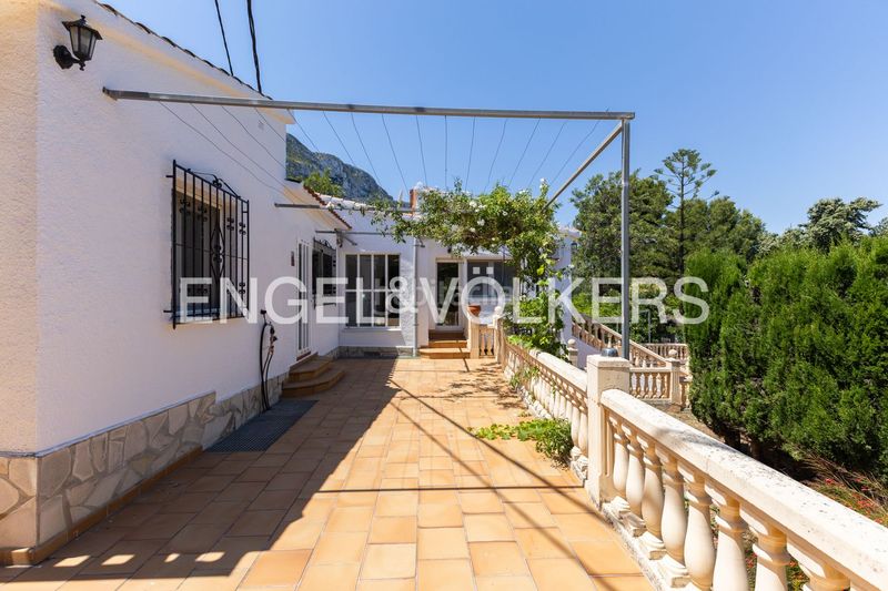 Foto 83c1cf38-5739-40e5-9b0d-cdc5e3dff0b7. Casa amb calefacció aparcament piscina a El Montgó Dénia