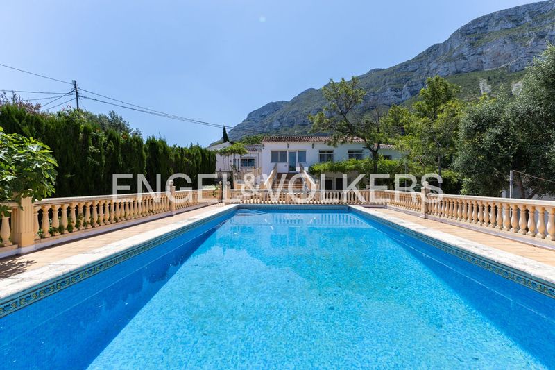 Foto b4bc6430-5931-4d5a-92a2-820309d25c58. Casa amb calefacció aparcament piscina a El Montgó Dénia