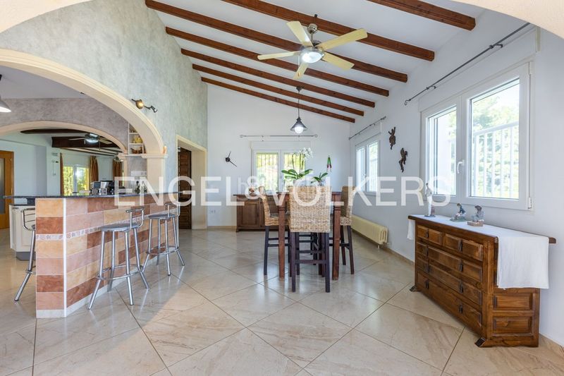 Foto b9088549-29ac-4a1f-89b7-d88e2bcd5dff. Casa amb calefacció aparcament piscina a El Montgó Dénia