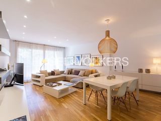 Rent Flat  Carrer de santa rosa. Alquiler para agosto en propiedad con terraza y parking