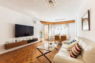 Rent Flat in Trinitat. Magnifica vivienda en calle alboraya