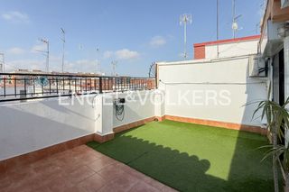 Affitto Appartamento in La Creu Coberta. Magnífico piso con terraza en jesus