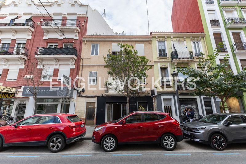 Foto 5c67a7ac-1f4f-4d95-abb0-17f499971892. Casa amb calefacció a Russafa Valencia