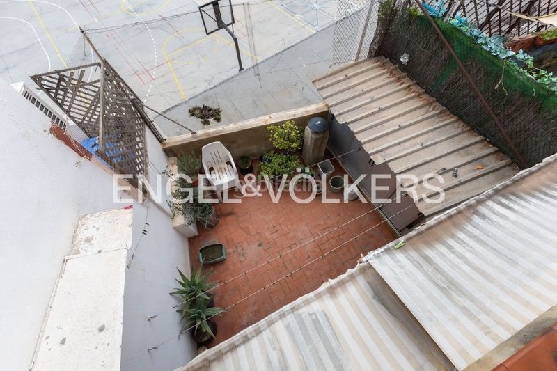 Foto 6de4bfe2-e6c1-4e6d-a22e-0ed16c50c6e5. Casa amb calefacció a Russafa Valencia