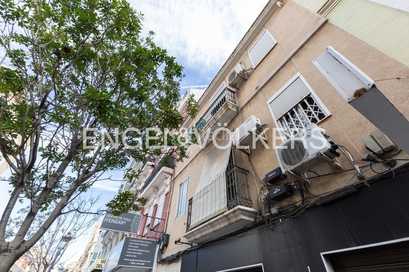 Foto ada49757-5e5f-4fbf-92a7-29a76a7899ae. Casa amb calefacció a Russafa Valencia