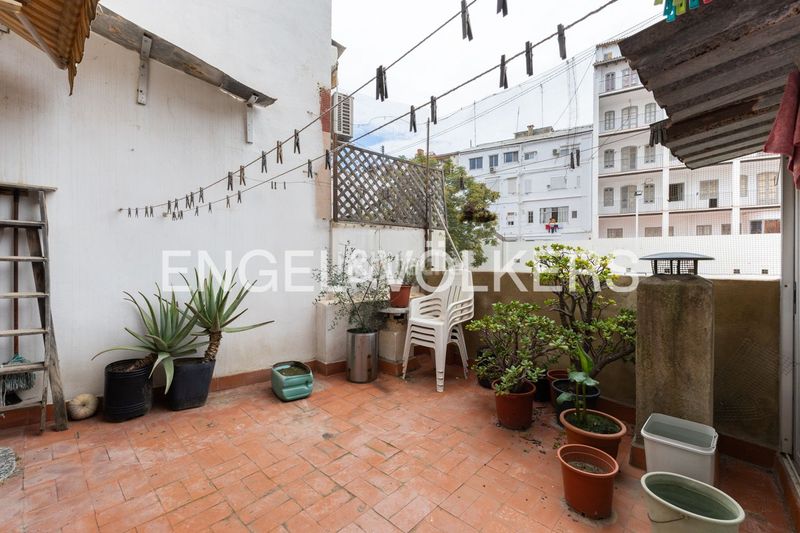 Foto f16b5c8f-2905-4bfe-8871-e6e8e100a1d3. Casa amb calefacció a Russafa Valencia