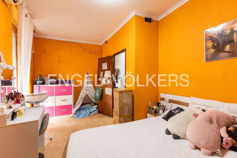Foto f3885cea-6073-483e-8d09-0eea2b0cb8f2. Casa amb calefacció a Russafa Valencia
