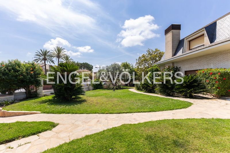Foto 177092a8-13bb-4871-ae06-2ba85068ee06. Casa amb calefacció aparcament piscina a Casas Verdes Paterna