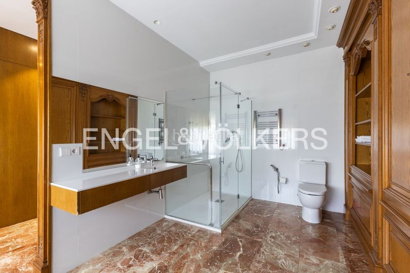 Foto 3d340c02-9d76-4340-941b-46e273ce363c. Casa amb calefacció aparcament piscina a Casas Verdes Paterna