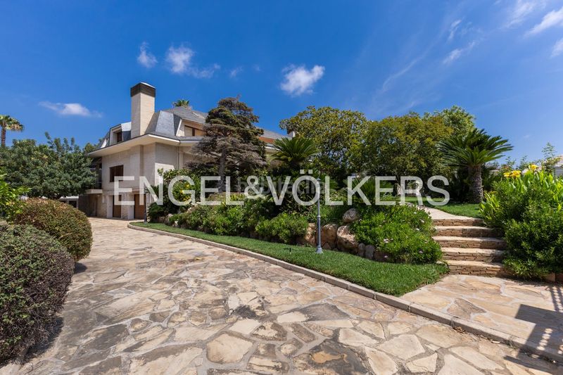 Foto 572d9561-fe5f-4e36-a2f8-abda1445a334. Casa amb calefacció aparcament piscina a Casas Verdes Paterna