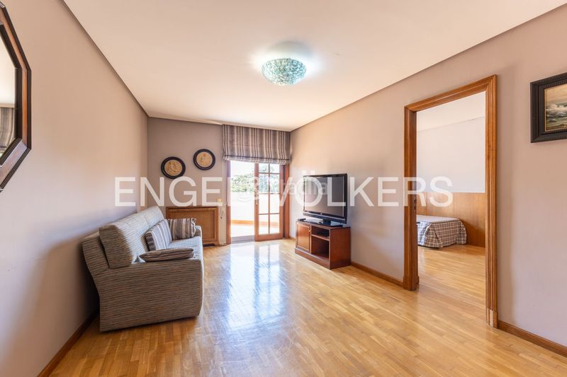 Foto 991b250d-1a88-4b28-8945-74cc34e10b3e. Casa amb calefacció aparcament piscina a Casas Verdes Paterna