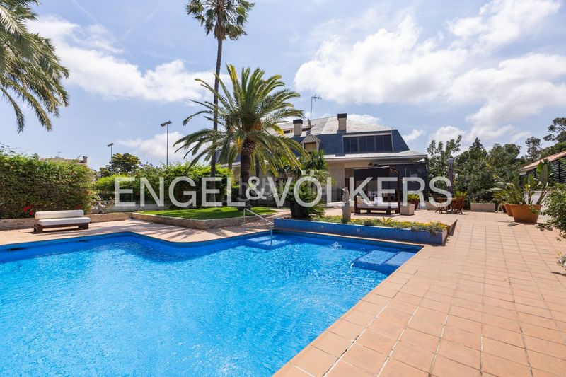 Foto 9a8ec6db-c7d3-4242-a2f6-a9b7c32af450. Casa amb calefacció aparcament piscina a Casas Verdes Paterna