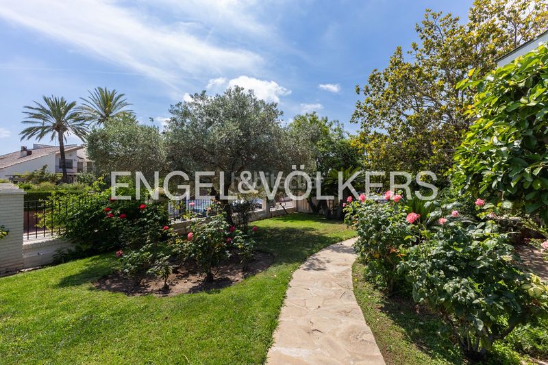 Foto a581a50f-d1d7-450a-a4c1-6603be034a0f. Casa amb calefacció aparcament piscina a Casas Verdes Paterna