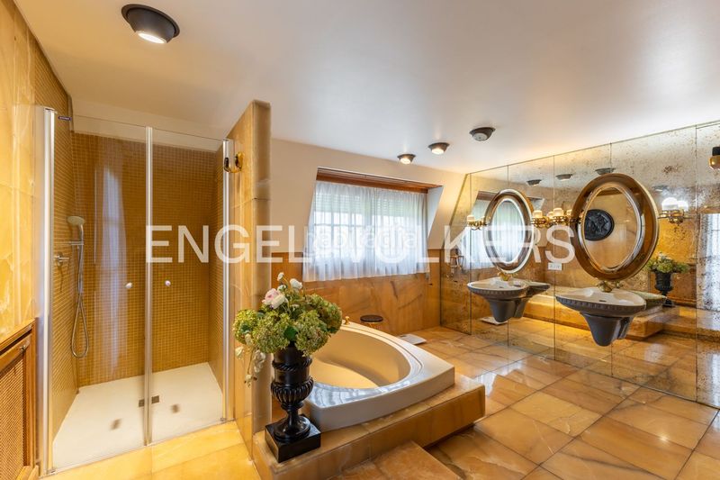 Foto a906aec5-f425-4c1f-bfb1-dc386468d49a. Casa amb calefacció aparcament piscina a Casas Verdes Paterna