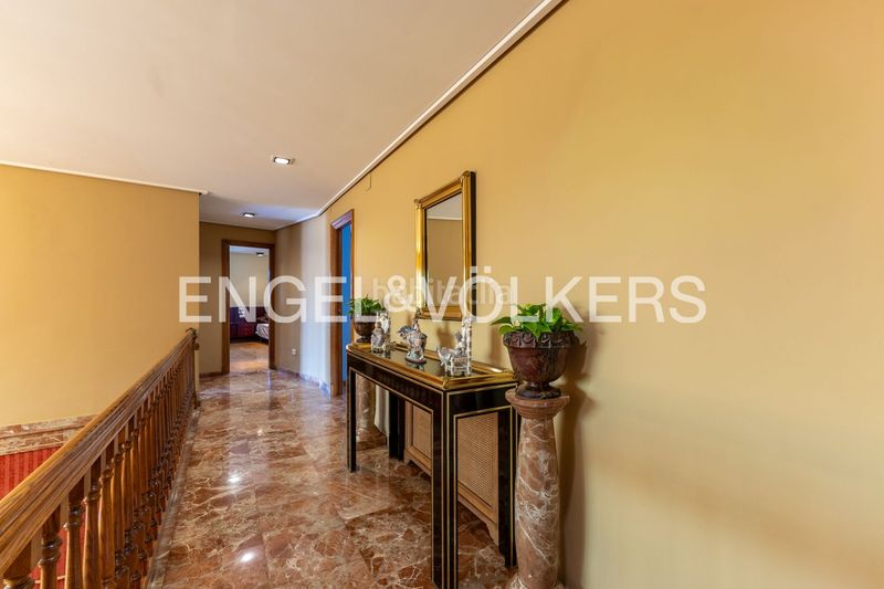 Foto af678af5-6478-4782-9f7c-44f954063e8c. Casa amb calefacció aparcament piscina a Casas Verdes Paterna