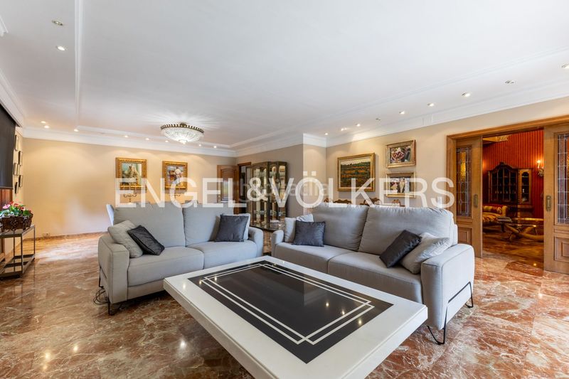 Foto bf5b6cb5-d797-4194-a6bf-5f0610d5cc93. Casa amb calefacció aparcament piscina a Casas Verdes Paterna