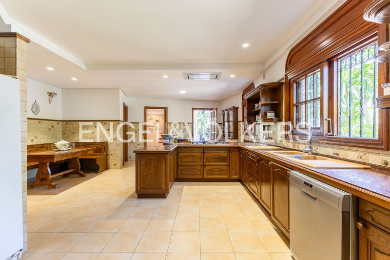 Foto c598a660-d9ab-4e44-abe7-1ec601667954. Casa amb calefacció aparcament piscina a Casas Verdes Paterna