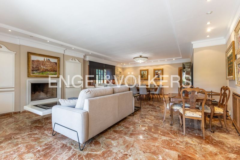 Foto cae327ec-8df9-4069-9f5d-0f4fd2068557. Casa amb calefacció aparcament piscina a Casas Verdes Paterna