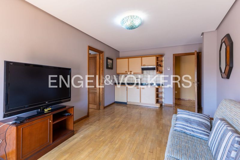 Foto d48ef011-9e44-43e8-acf1-96349f915db3. Casa amb calefacció aparcament piscina a Casas Verdes Paterna