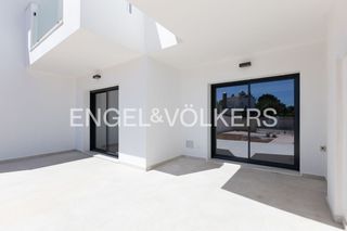 Pis a El Montgó. Exclusiva planta baja de 2 dormitorios con 105 m de jardín priva
