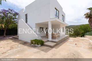 Casa a Turís. Potencial de rentabilidad y vistas a la montaña