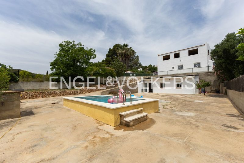 Foto ed23823b-91ee-47bf-bd58-870617afb4e2. Casa amb calefacció aparcament piscina a Turís