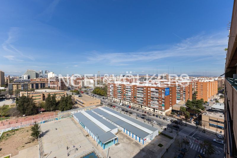 Foto a0cf0aa3-a176-465e-8b0f-65985fc208b3. Pis amb calefacció a Penya-Roja - Avda. Francia Valencia
