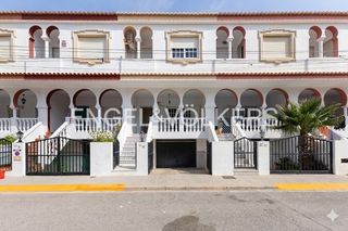 Haus in El Perelló. Casa luminosa con piscina,  terraza  y a pocos metros de la play