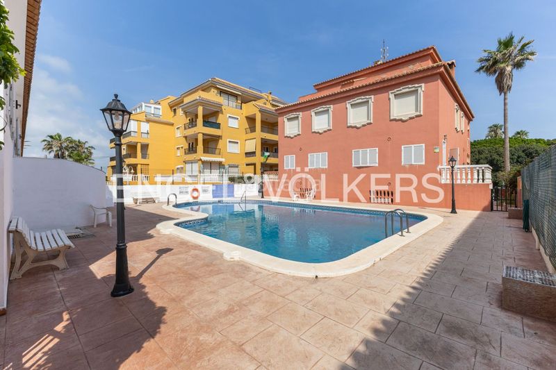 Foto 7b29e303-250e-49ef-8bd2-6df9cd3150d0. Casa amb calefacció aparcament piscina a El Perelló Sueca