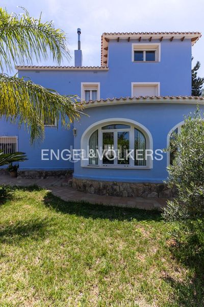 Foto 131b1220-b7f5-4d07-b17a-149585c59f3a. Casa amb calefacció aparcament piscina a El Montgó Dénia