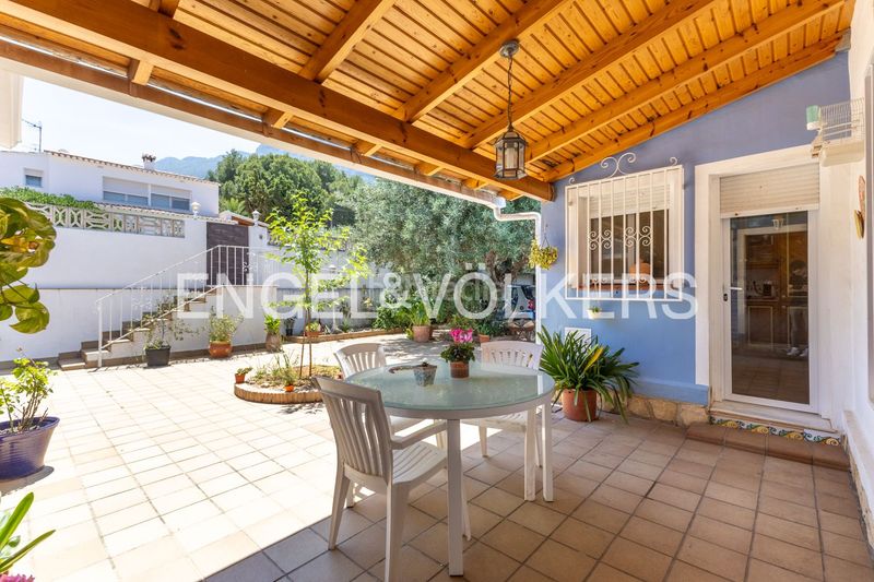 Foto 1cbe91c2-f17c-407e-9acd-6c5e1cb069ac. Casa amb calefacció aparcament piscina a El Montgó Dénia