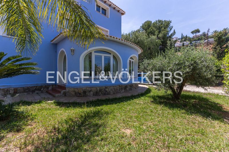 Foto 483ef1ad-4dbc-4a44-8a0b-1425a405b783. Casa amb calefacció aparcament piscina a El Montgó Dénia