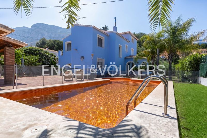 Foto 73c585f4-d665-40fe-9808-924704d5a08a. Casa amb calefacció aparcament piscina a El Montgó Dénia