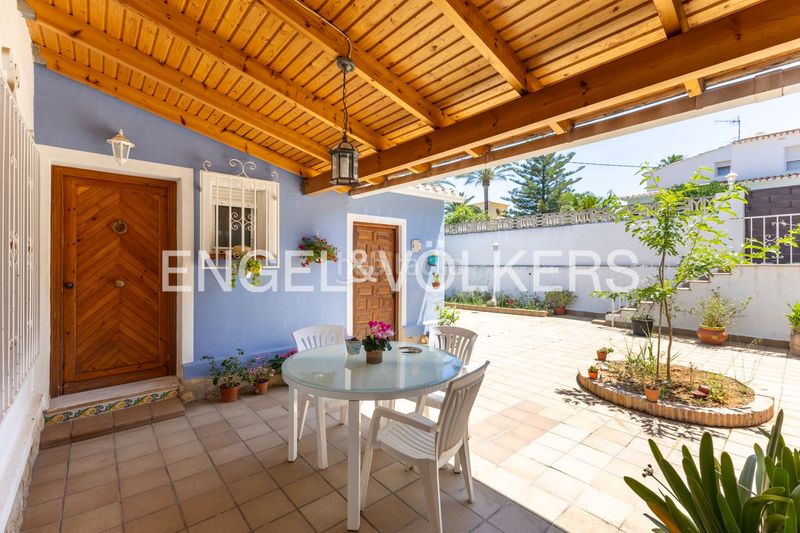 Foto 84e98961-f672-4aef-a6c0-5f7b29429c00. Casa amb calefacció aparcament piscina a El Montgó Dénia