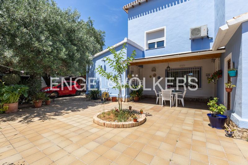 Foto a3524974-47c9-4c43-83eb-d525e5c9a857. Casa amb calefacció aparcament piscina a El Montgó Dénia