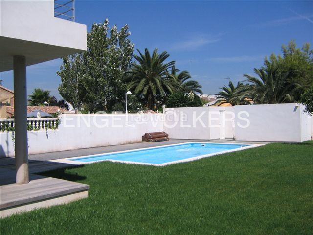 Foto 01c5db30-ff3e-4ecb-bcbf-2ef4361927d9. Alquiler casa excepcional residencia de lujo con piscina privada en Sagunt