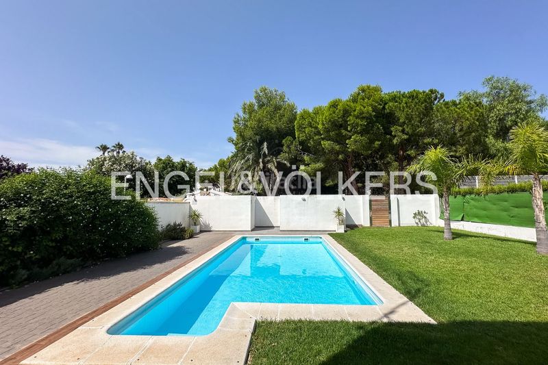 Foto 2bc66a60-b019-432a-9a10-e79bb6fb845d. Alquiler casa excepcional residencia de lujo con piscina privada en Sagunt